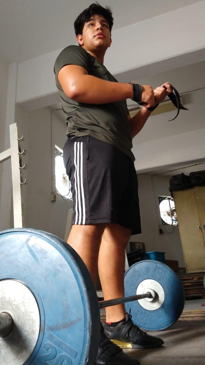 Halteristas retoman motivados los entrenamientos en el gimnasio de la UAS $!Halteristas retoman motivados los entrenamientos en el gimnasio de la UAS