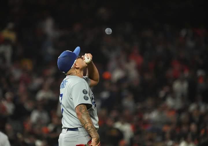 Dave Roberts defiende decisión de utilizar a Julio Urías como relevista en el J2 $!Dave Roberts defiende decisión de utilizar a Julio Urías como relevista en el J2