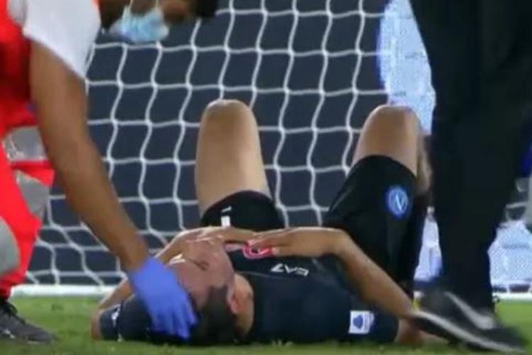 ‘Chucky’ Lozano sale del juego del Napoli por fuerte golpe en la cabeza $!‘Chucky’ Lozano sale del juego del Napoli por fuerte golpe en la cabeza