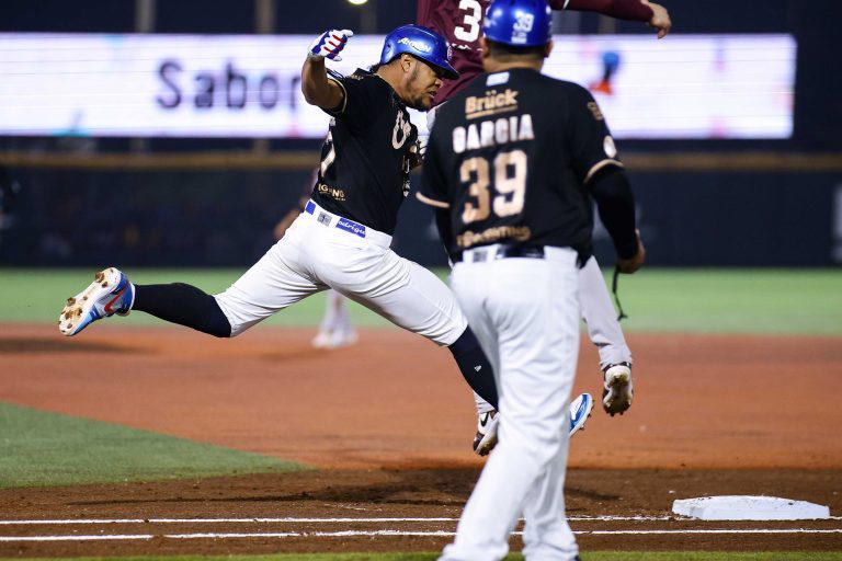 Charros viene de atrás y deja tendido a Tomateros $!Charros viene de atrás y deja tendido a Tomateros
