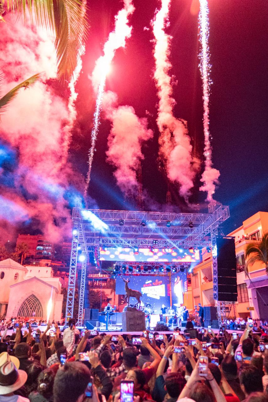 Su Majestad Mi Banda El Mexicano celebra Año Nuevo en Mazatlán $!Su Majestad Mi Banda El Mexicano celebra Año Nuevo en Mazatlán
