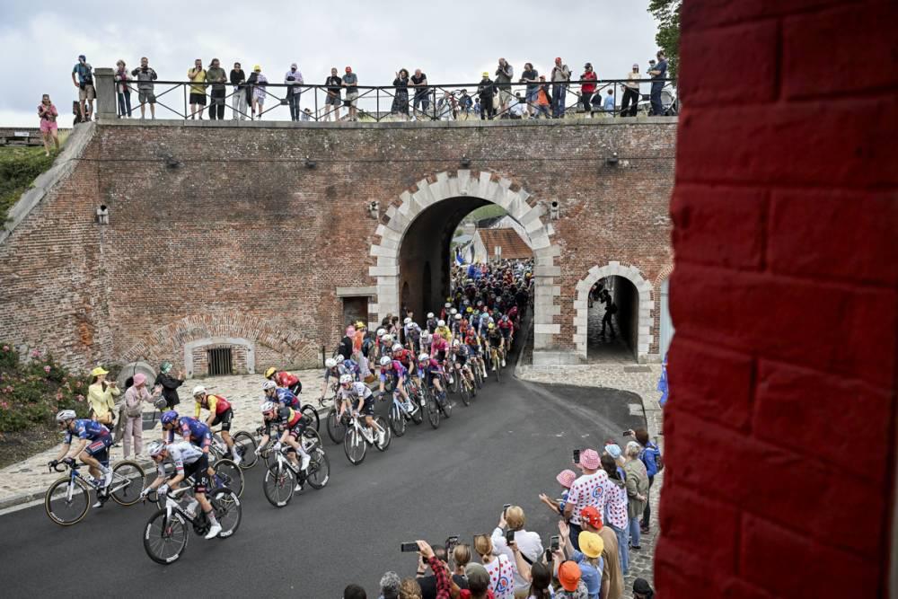 $!Mathieu Van der Poel conquista Boulogne-sur-Mer y se viste de amarillo en la etapa 2 del Tour de Francia