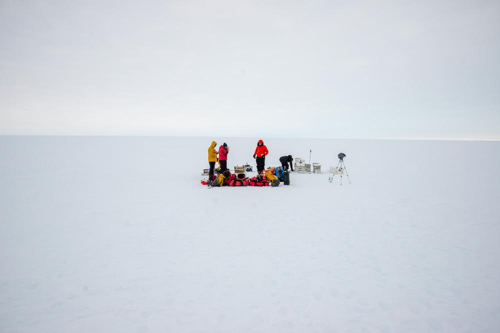 $!Equipo de glaciólogos en el terreno.