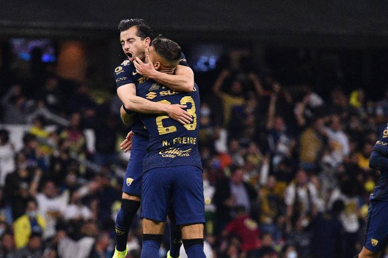 Pumas golea 3-1 al América y elimina al líder general; avanza a semifinales