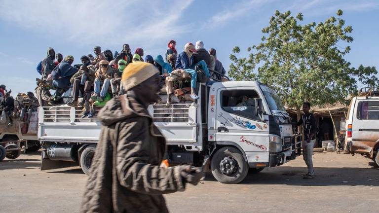 Jóvenes migrantes en la ruta migratoria en África.