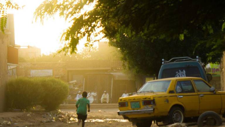 Dieciocho meses de guerra han afectado profundamente a los hogares urbanos de Sudán.