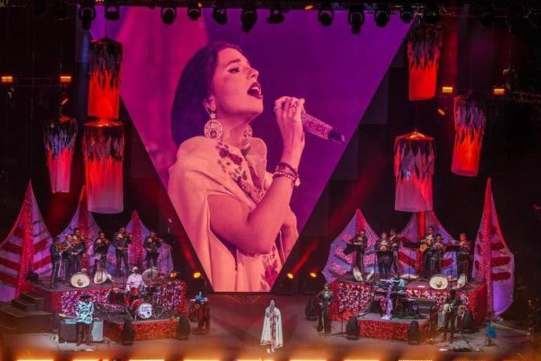 Triunfa Ángela Aguilar﻿ en la Arena Ciudad de México