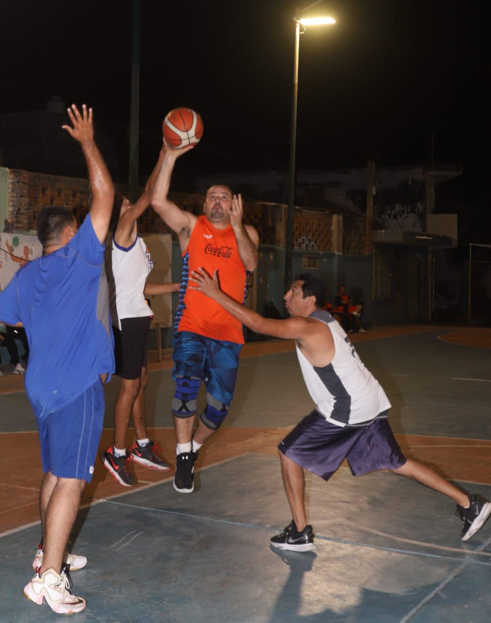 $!Pinsa impone superioridad en Liga Empresarial de Baloncesto