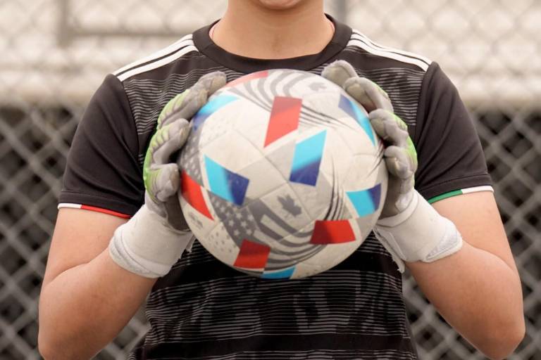 El futbol mexicano se une contra el analfabetismo: campaña nacional arranca con 100 partidos y balón azul