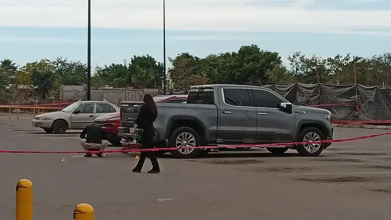 El martes 18 de febrero, cerca de las 14:00 horas, fue asesinado un agente de la Fiscalía General de Sinaloa, en Mazatlán.