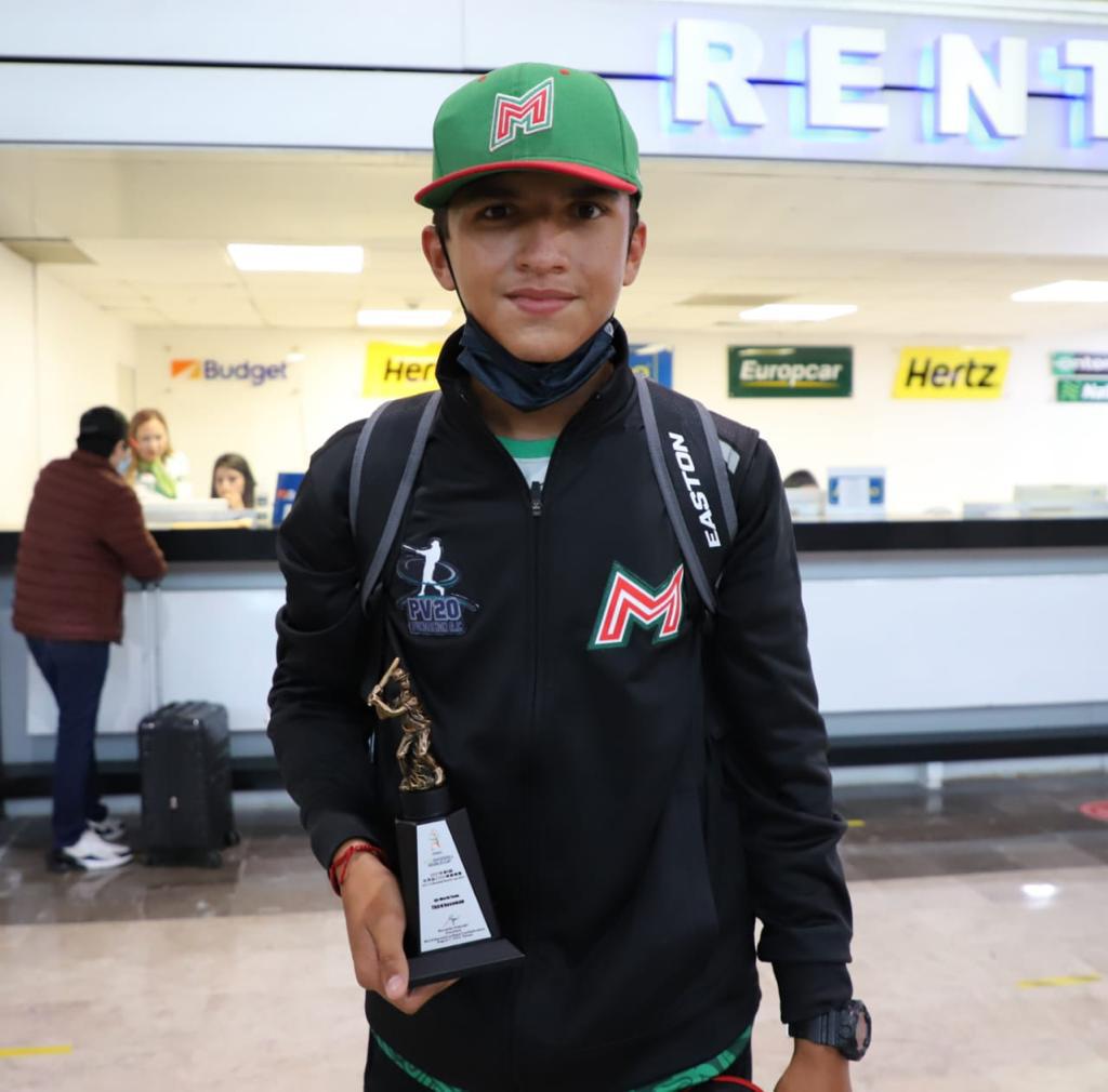 $!Emotivo recibimiento tiene en Culiacán el mundialista Ezequiel Rivera