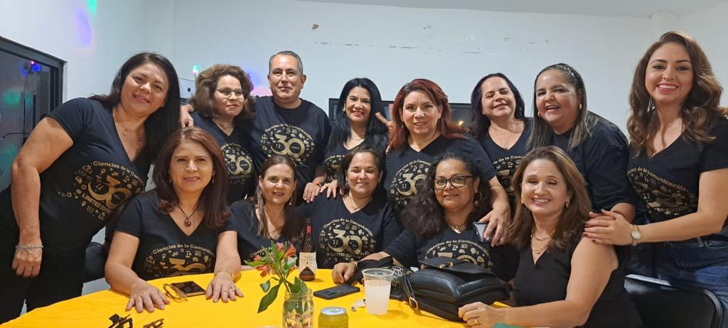 $!Durante la fiesta, refrendaron los lazos de amistad que los une desde sus tiempos estudiantiles.