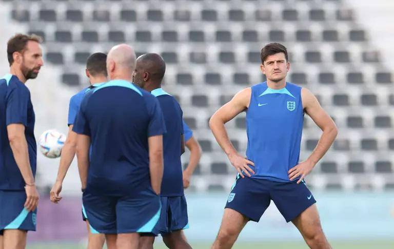 Defensa, la duda mientras Inglaterra se prepara para su debut en Qatar