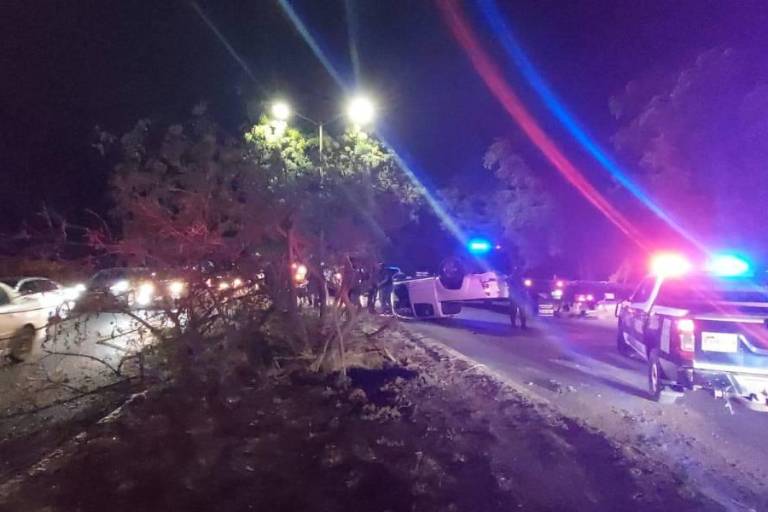 Tras volcadura en carretera, titular de la SSPE reporta que su escolta se encuentra bien de salud