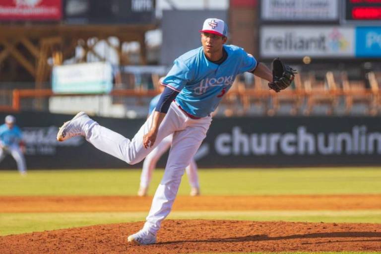 José Luis Bravo es premiado como Pítcher del Año en Ligas Menores