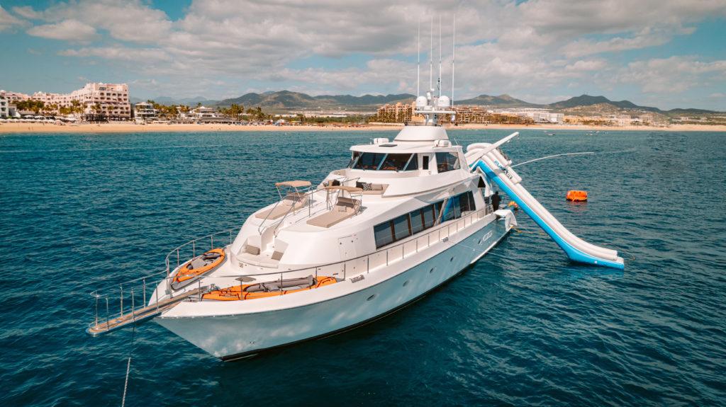 $!El yate Mardiosa, de Cabo Yacht World, comparte nombre y características con una embarcación que registró 10 horas de pesca aparente en la reserva el 19 de abril de 2024.