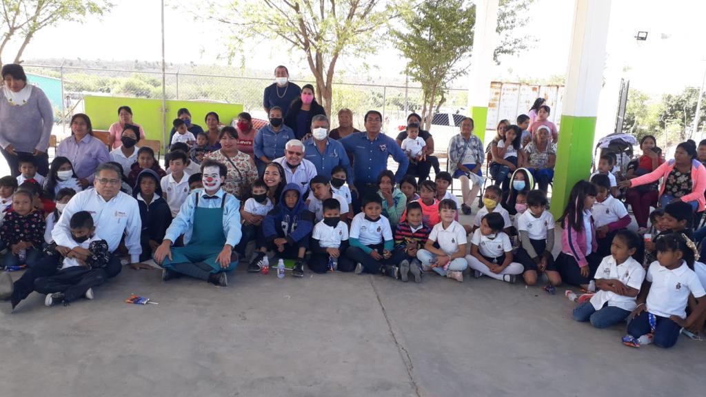 $!Colectivo Tarámari Sinaloense realiza Festival del Niño Indígena en comunidades serranas del estado