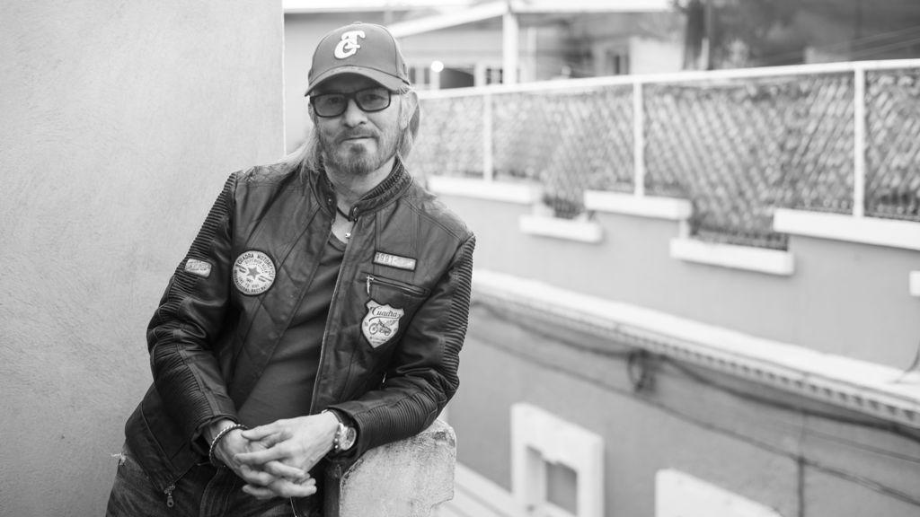 $!Miguel Ángel Vega se vuelve El Fixer y narra sus hazañas en su libro