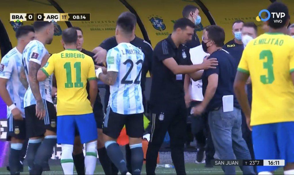 $!El Brasil-Argentina se suspende por ingreso de autoridades sanitarias a la cancha