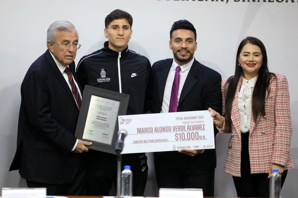 $!Jorge Adán Cárdenas y Pauleth Mejía reciben Premio Estatal del Deporte