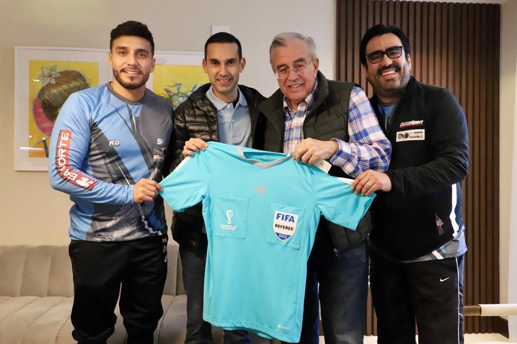 $!Rocha Moya recibe a árbitro mundialista César Ramos