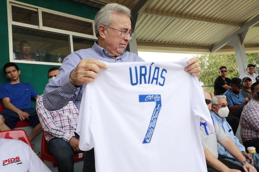 $!Rocha Moya acude a La Higuerita a apoyar a sinaloenses que compiten en Clasificatorio Cal Ripken Jr.