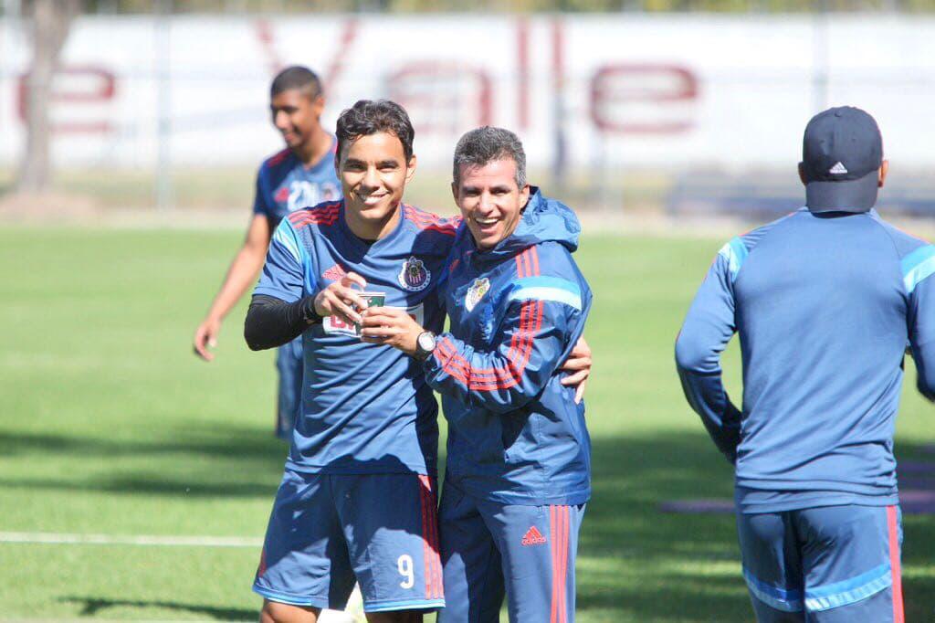 $!Sinaloense Omar Bravo, entre los mejores romperredes de Chivas ante Cruz Azul