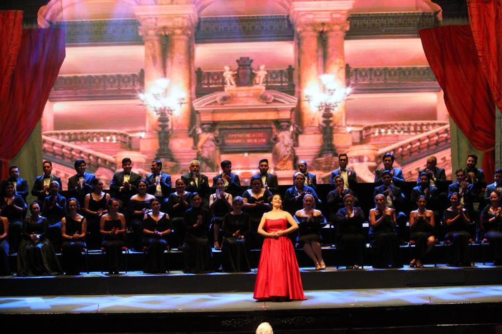 $!La exquisita voz de la soprano Akemi Endo deleitó a los presentes.