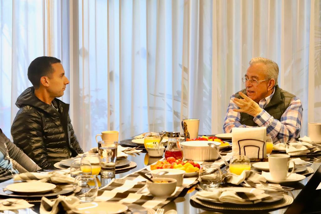 $!Rocha Moya recibe a árbitro mundialista César Ramos