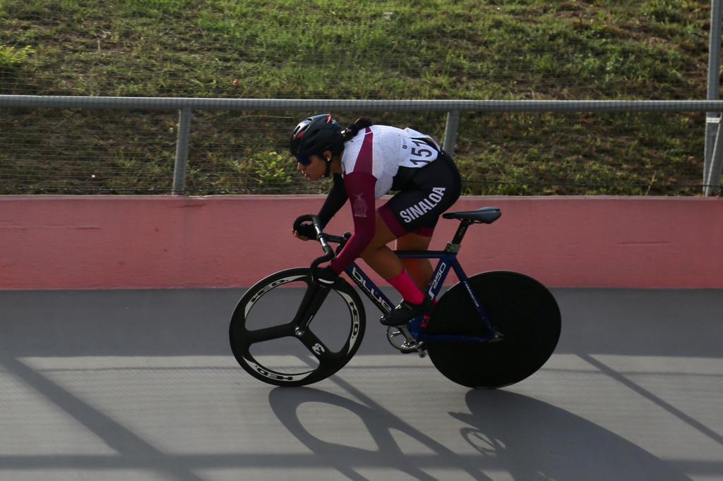 $!Sinaloa se apodera de 15 boletos más en el Macro Regional de ciclismo