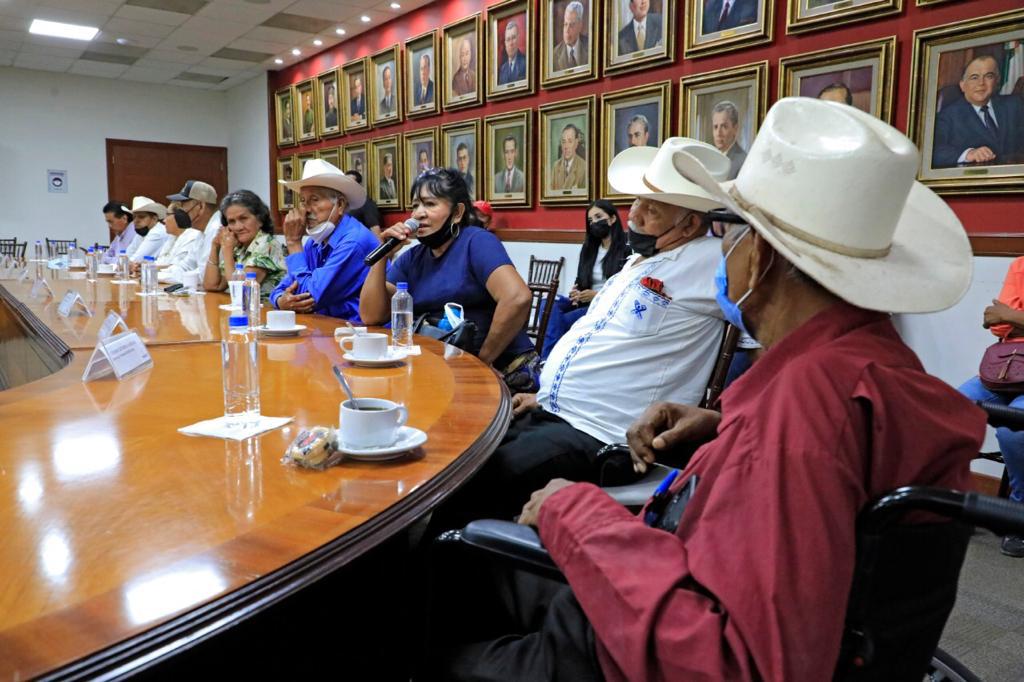 $!‘No vamos a discriminar a nadie por su manera de pensar’, les dice Rocha a cobanaros tras consulta de planta de amoniaco