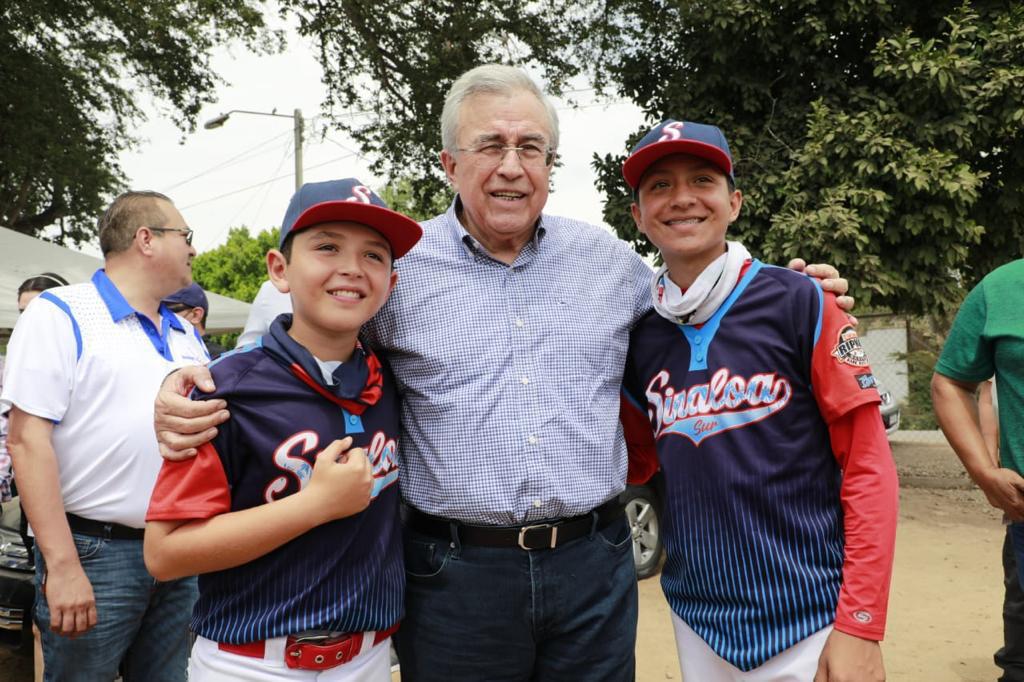 $!Rocha Moya acude a La Higuerita a apoyar a sinaloenses que compiten en Clasificatorio Cal Ripken Jr.