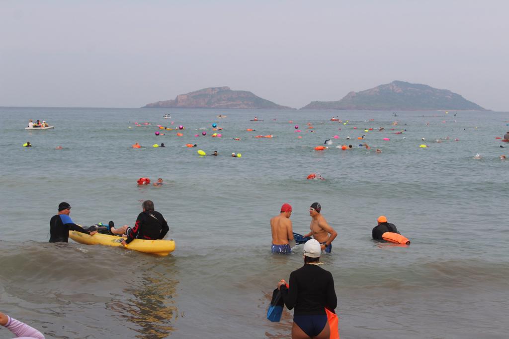 $!Alcanzan meta esperada en Travesía Anual de Natación