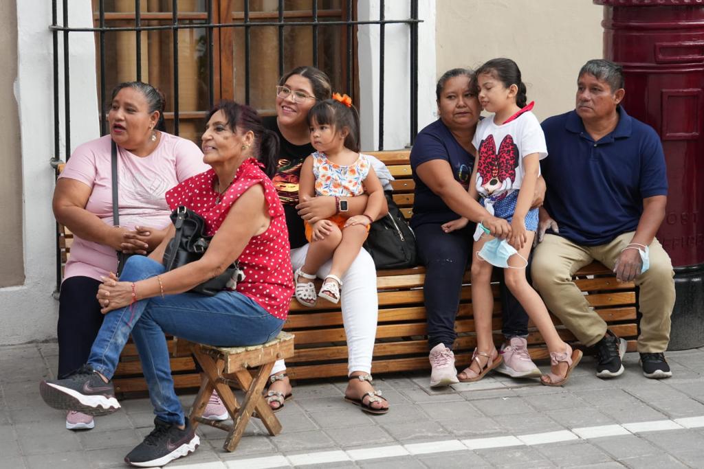 $!Regala Vicente Rodríguez una romántica tarde en el Callejón Liverpool, en Mazatlán