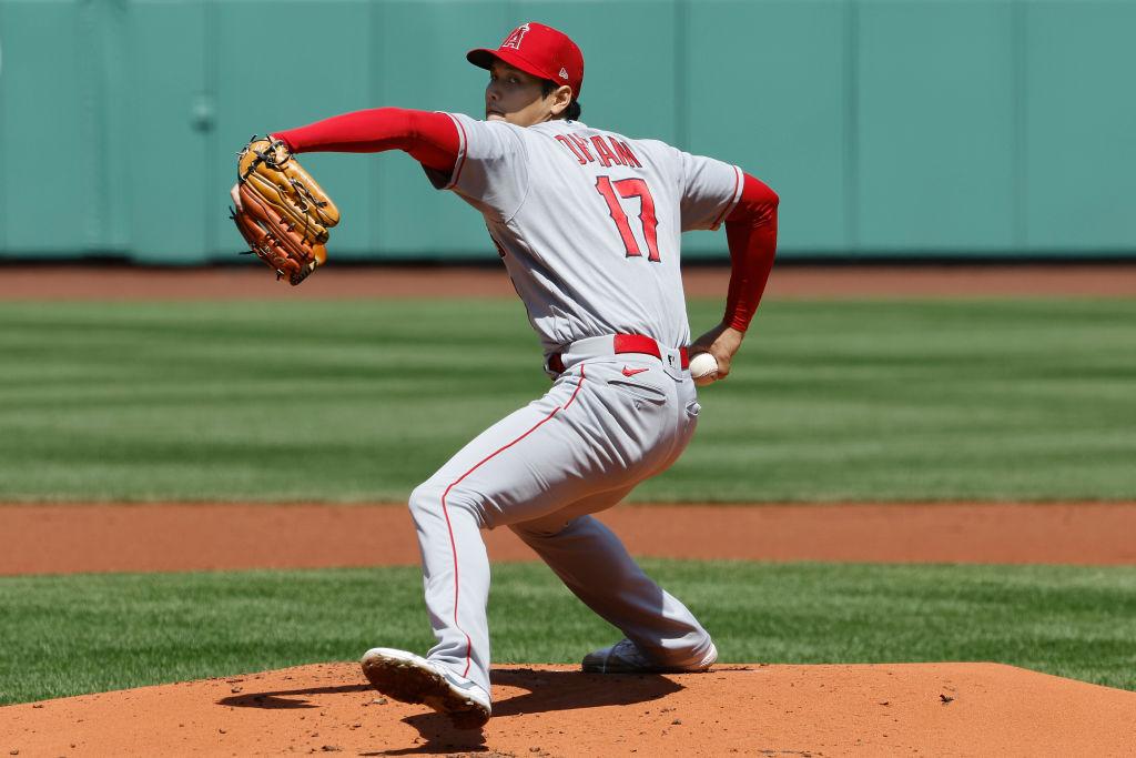 $!Shohei Ohtani brilla como días de Babe Ruth en Fenway Park