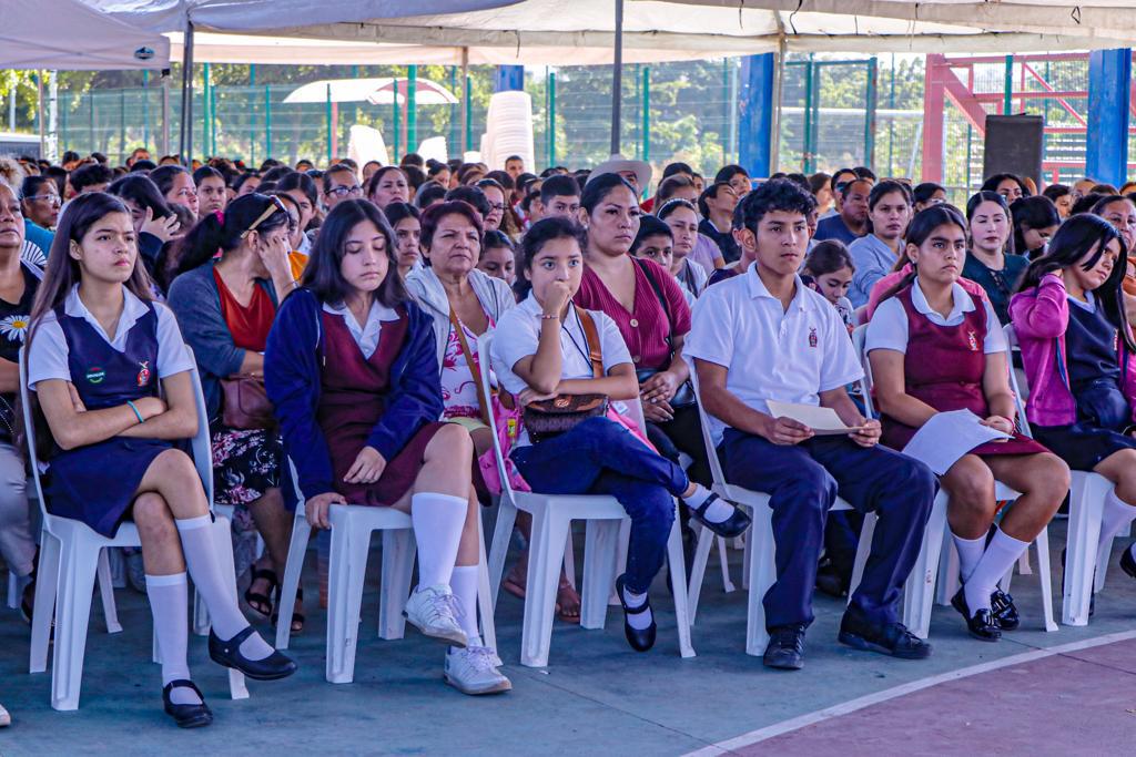 $!Realizan última entrega de becas Proase del año a mil 700 estudiantes de secundaria