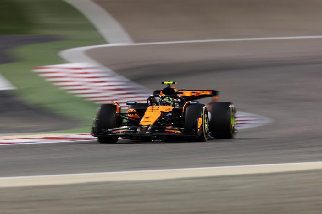 $!Piastri triunfa en Bahréin y McLaren domina con un emocionante podio