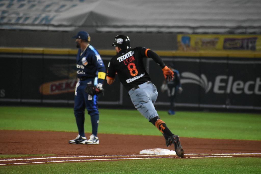$!Isaac Paredes debuta con jonrón y Naranjeros gana en Obregón