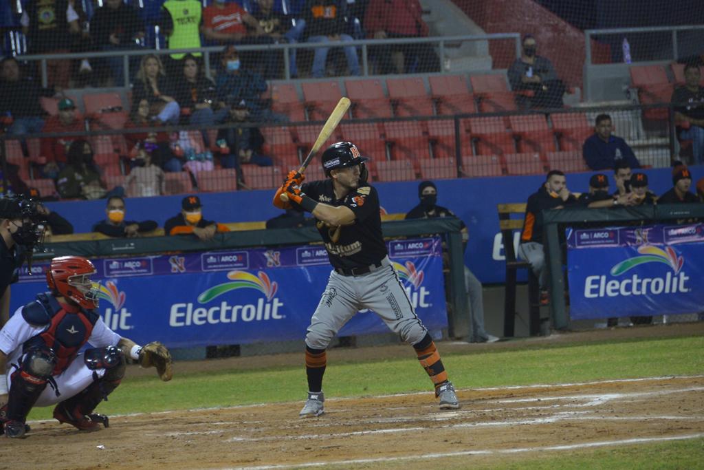 $!Naranjeros pegó primero en duelo de líderes en Navojoa