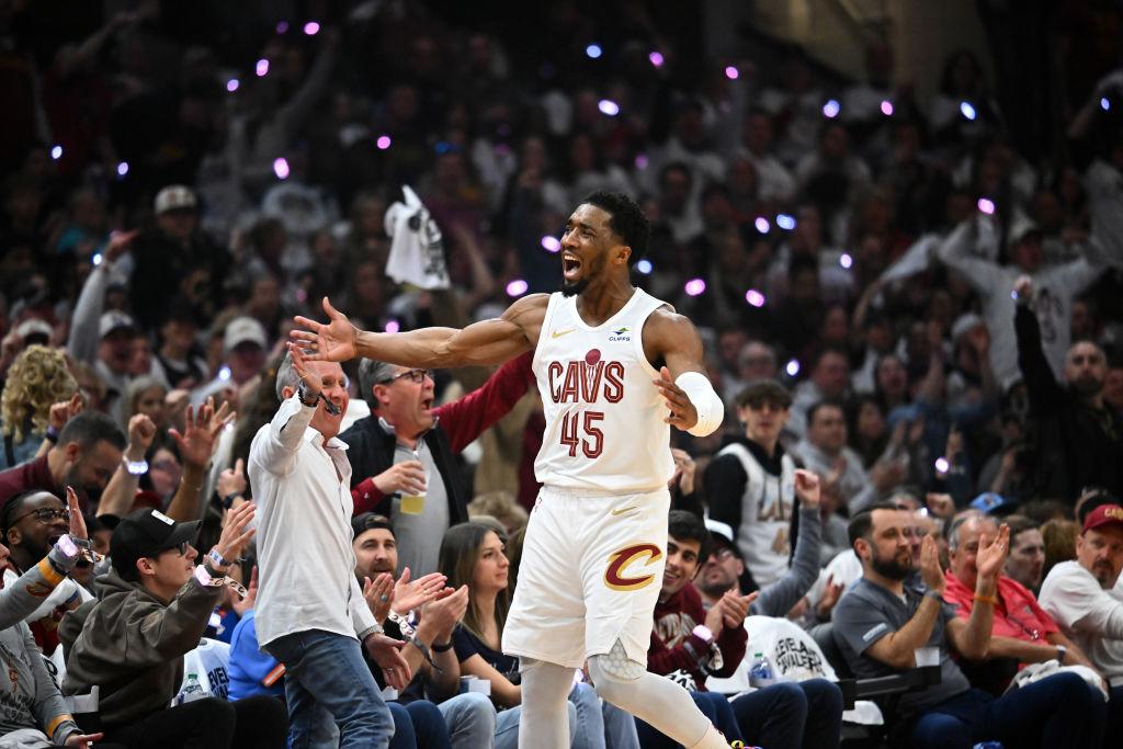 $!Donovan Mitchell comanda a Cavaliers sobre el Magic