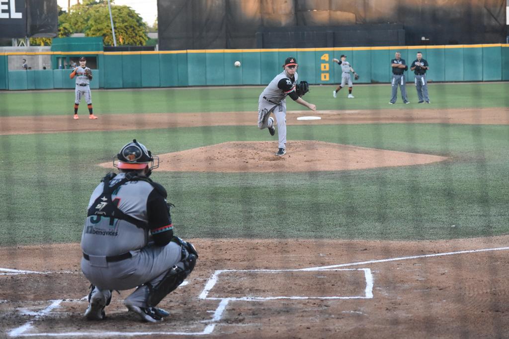 $!El pitcheo de Ríos y el poder de Kieboom impulsan triunfo de Naranjeros