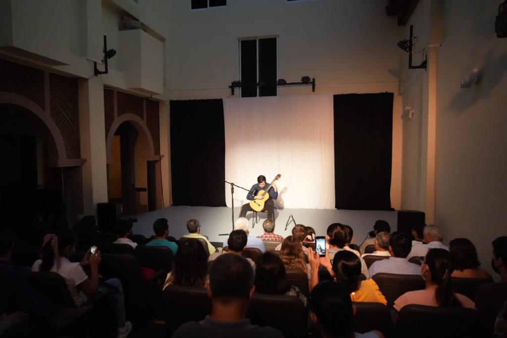 $!El solista presentó el recital de guitarra clásica denominado “Para ti”.