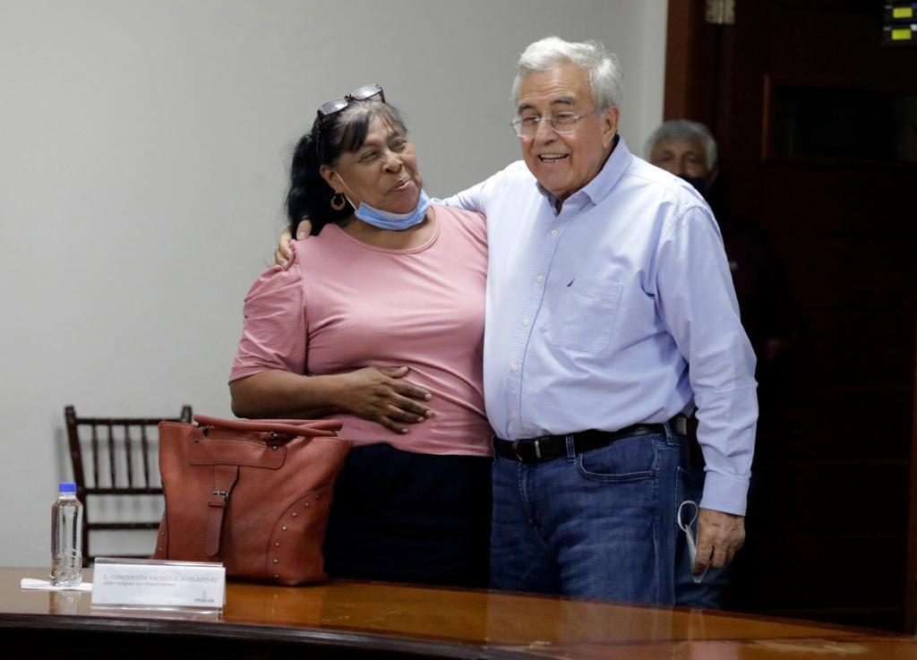 $!‘No vamos a discriminar a nadie por su manera de pensar’, les dice Rocha a cobanaros tras consulta de planta de amoniaco