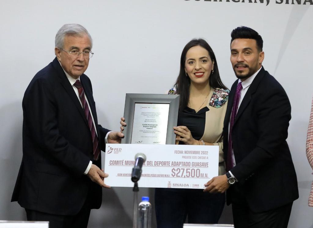 $!Jorge Adán Cárdenas y Pauleth Mejía reciben Premio Estatal del Deporte