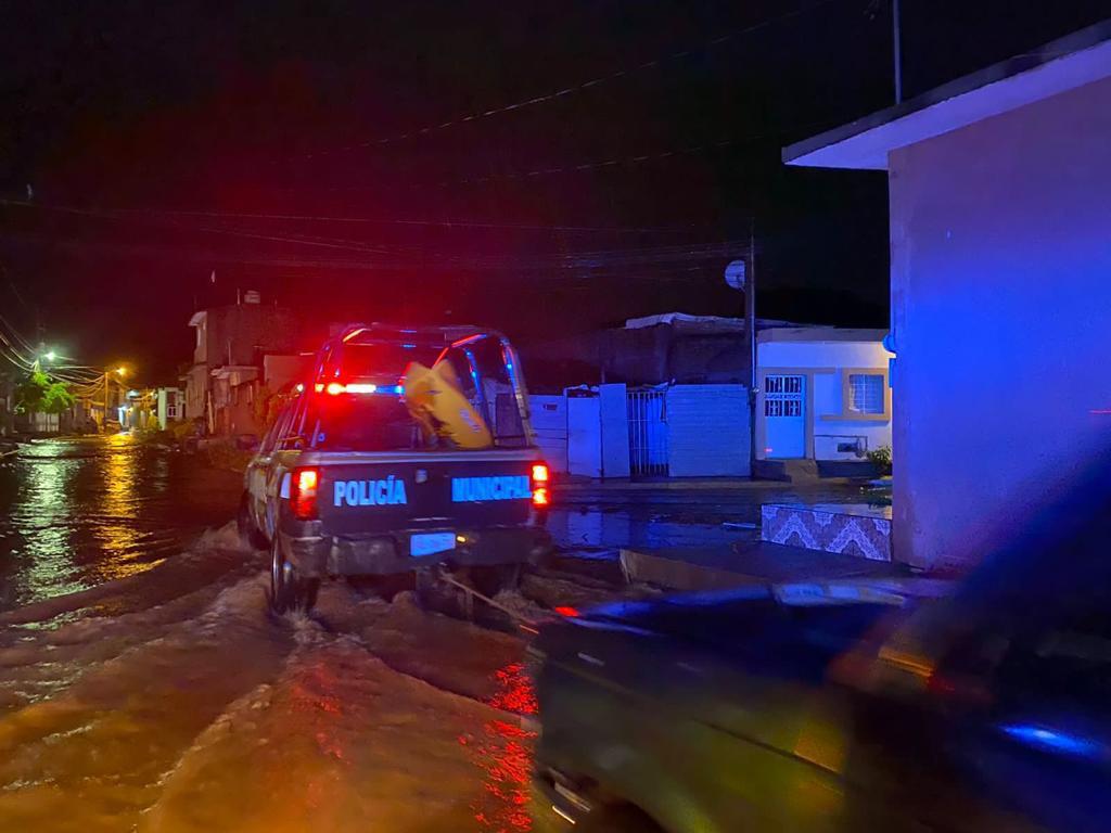 $!Por lluvias, rescatan a 81 personas en 20 colonias de Mazatlán; zona norte, la más afectada