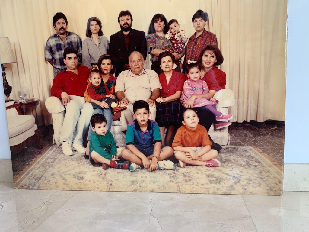 $!Don Enrique junto a su esposa Pompi Rogers de Murillo, sus hijos Enrique, Rosalina, Alberto, Patricia y Mónica, sus nueras, y sus nietos Enrique, Mariana, Natalia, Alberto, Ana Lucía y Arturo.