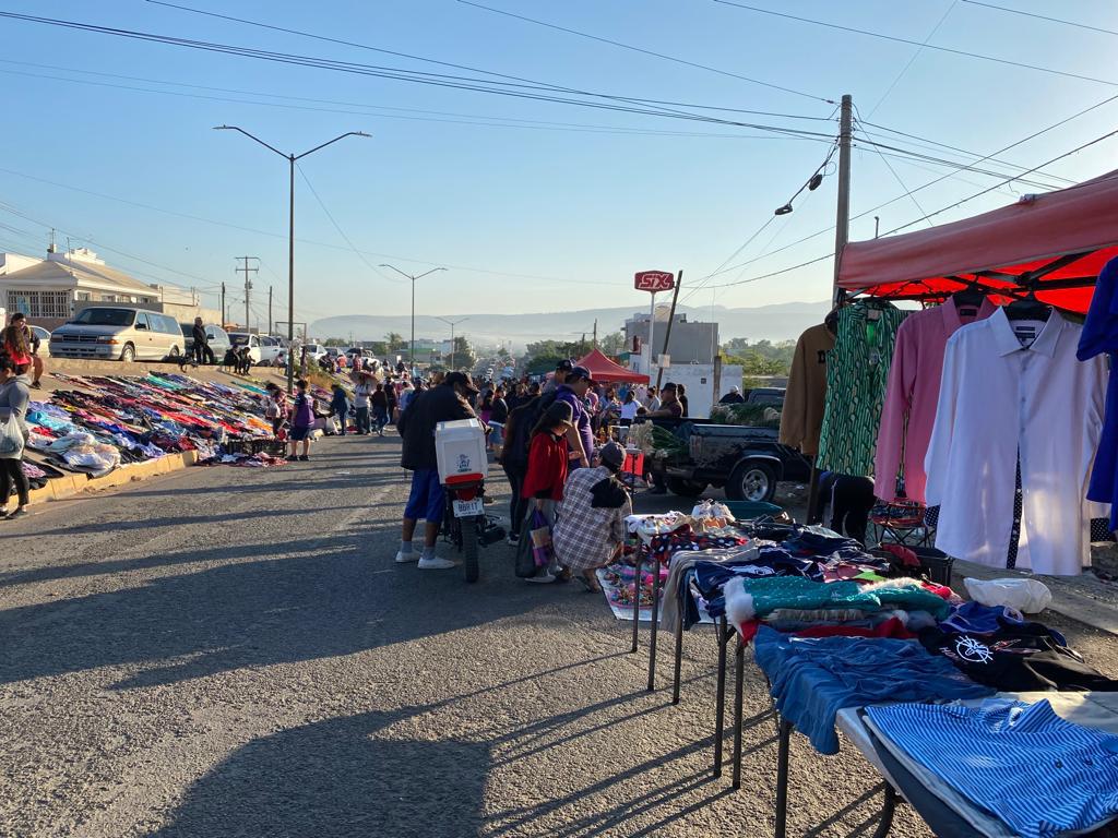 $!Con lleno total, tianguis Los Huizaches vuelve a la normalidad