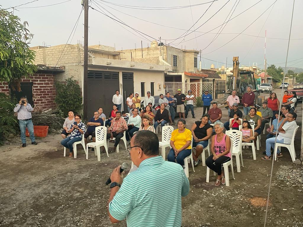 $!Inician trabajos de pavimentación en colonia Emiliano Zapata, en Escuinapa