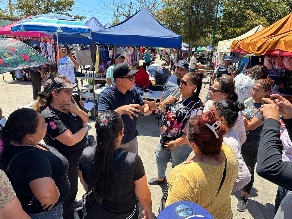 $!Reubican tianguis de la Flores Magón en Mazatlán para renovar plazuela