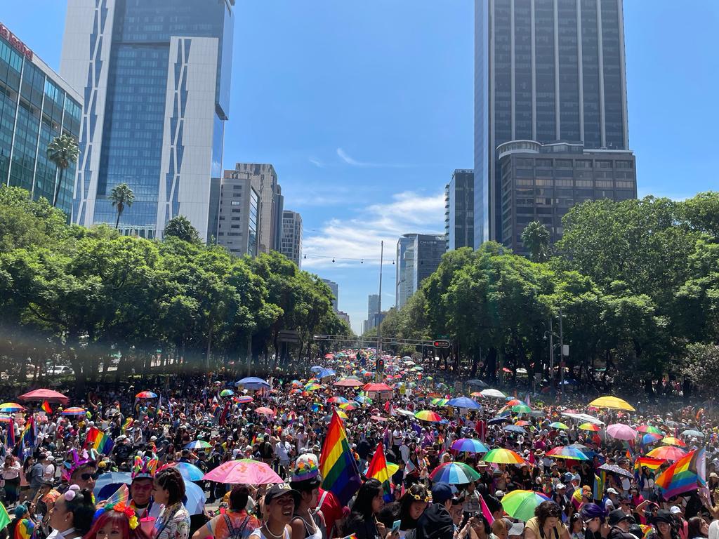 $!El sol y los arcoíris brillan en la Marcha del Orgullo LGBT+ 2023 en CDMX